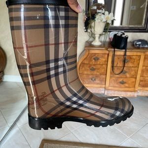Women’s size 37 Burberry Rainboots